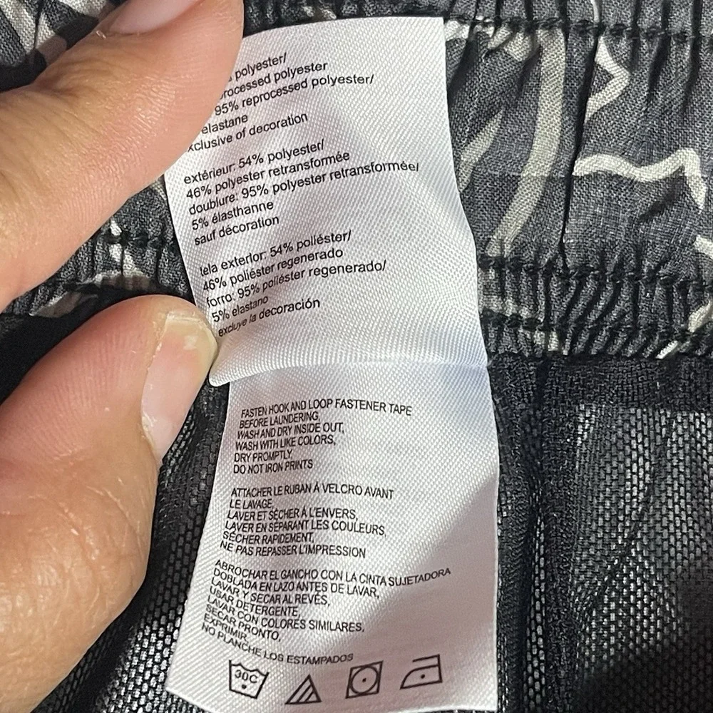 Speedo Swim trunks Size Large 4-Way Comfort Stretch UPF 50+ Z-352‎